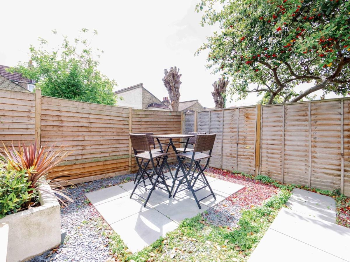 Apartmán Pass The Keys Recently Renovated 1Br Flat With Private Garden In South Londýn Exteriér fotografie