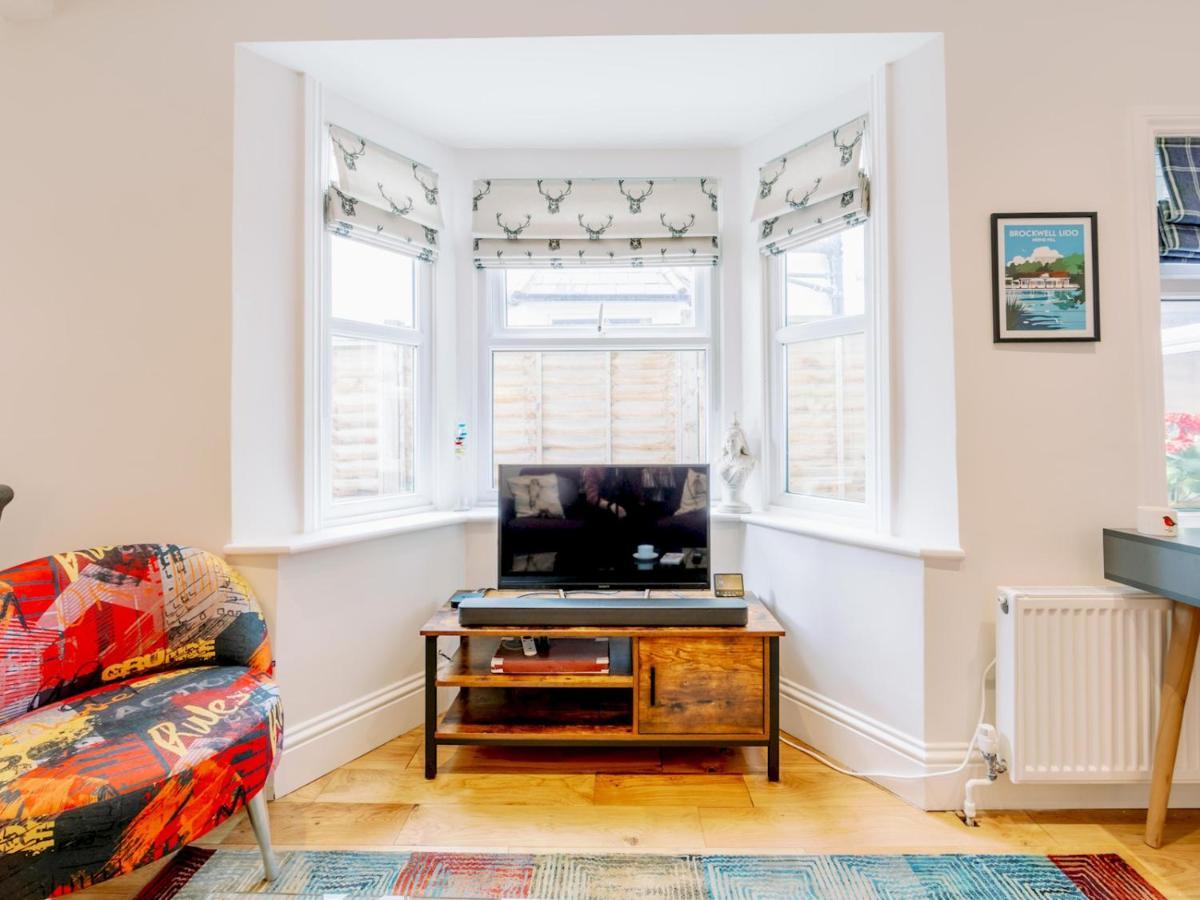 Apartmán Pass The Keys Recently Renovated 1Br Flat With Private Garden In South Londýn Exteriér fotografie