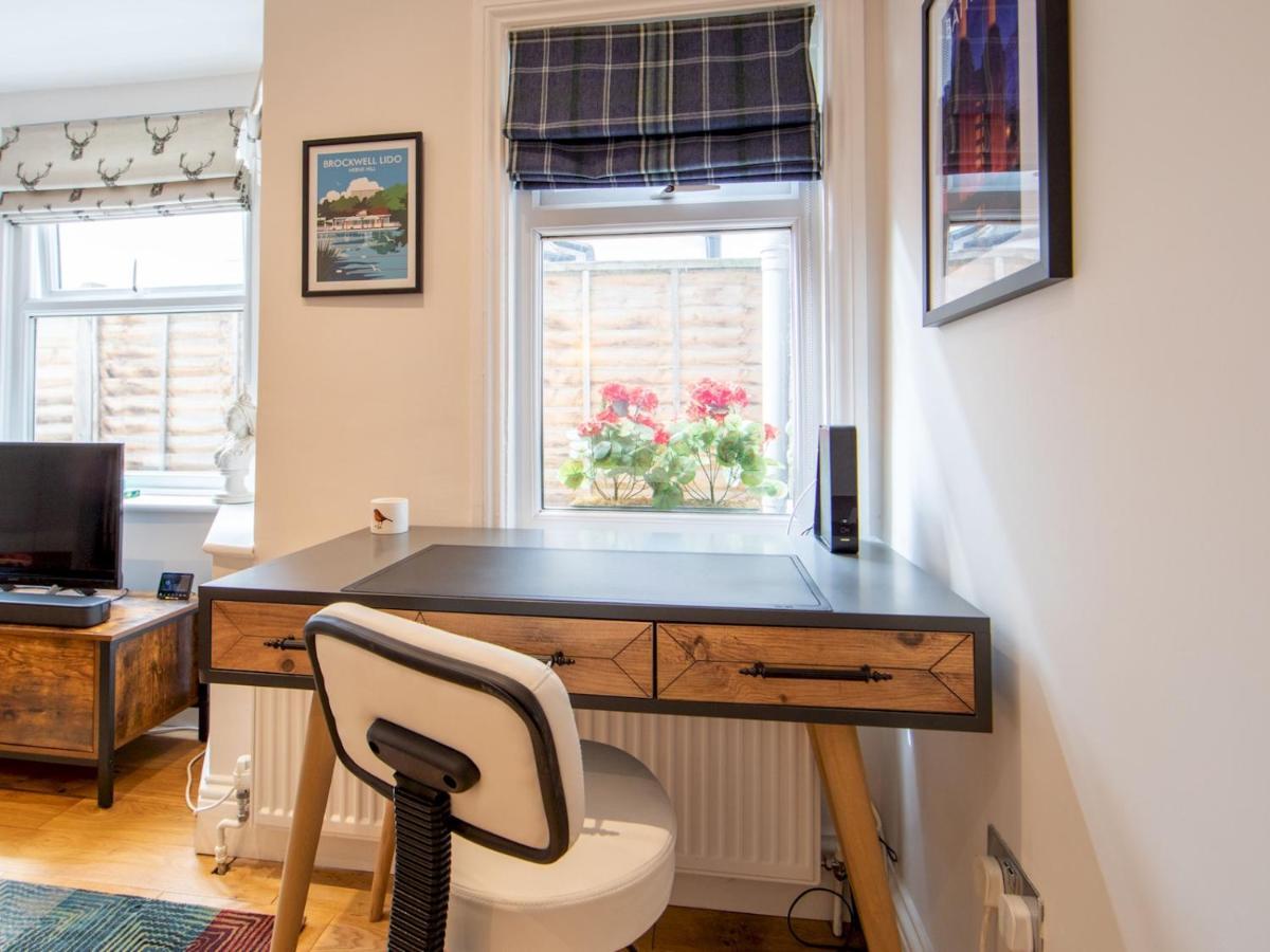 Apartmán Pass The Keys Recently Renovated 1Br Flat With Private Garden In South Londýn Exteriér fotografie
