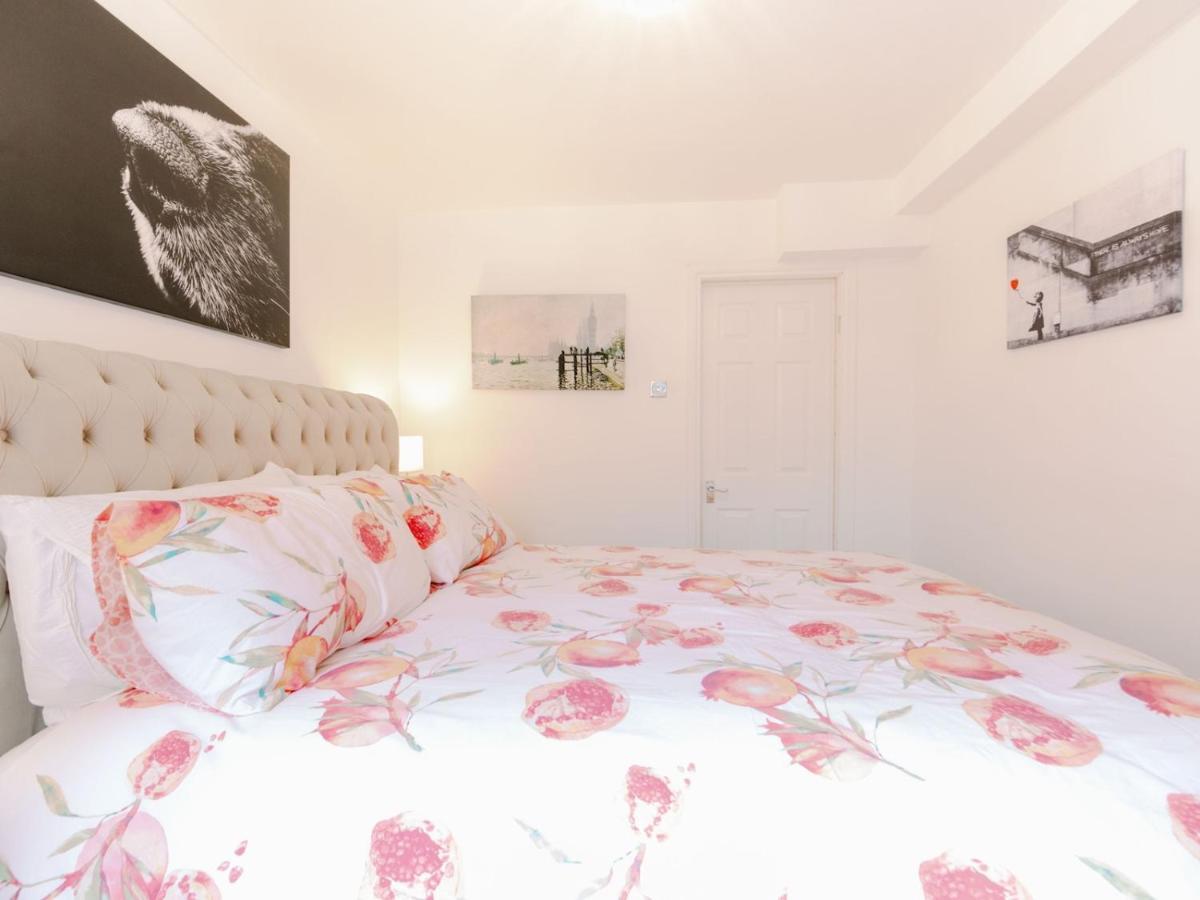 Apartmán Pass The Keys Recently Renovated 1Br Flat With Private Garden In South Londýn Exteriér fotografie